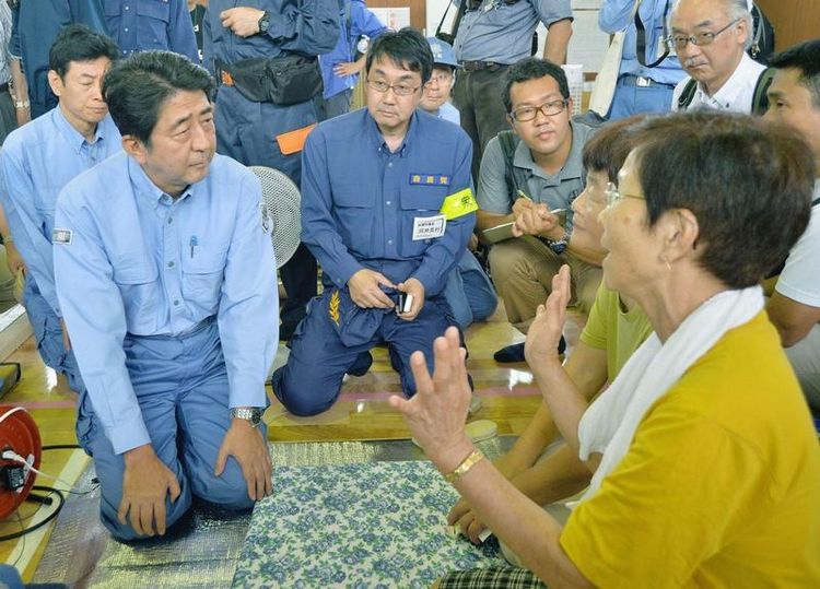 Thủ tướng Nhật Bản tới thăm khu vực xảy ra lở đất tại Hiroshima